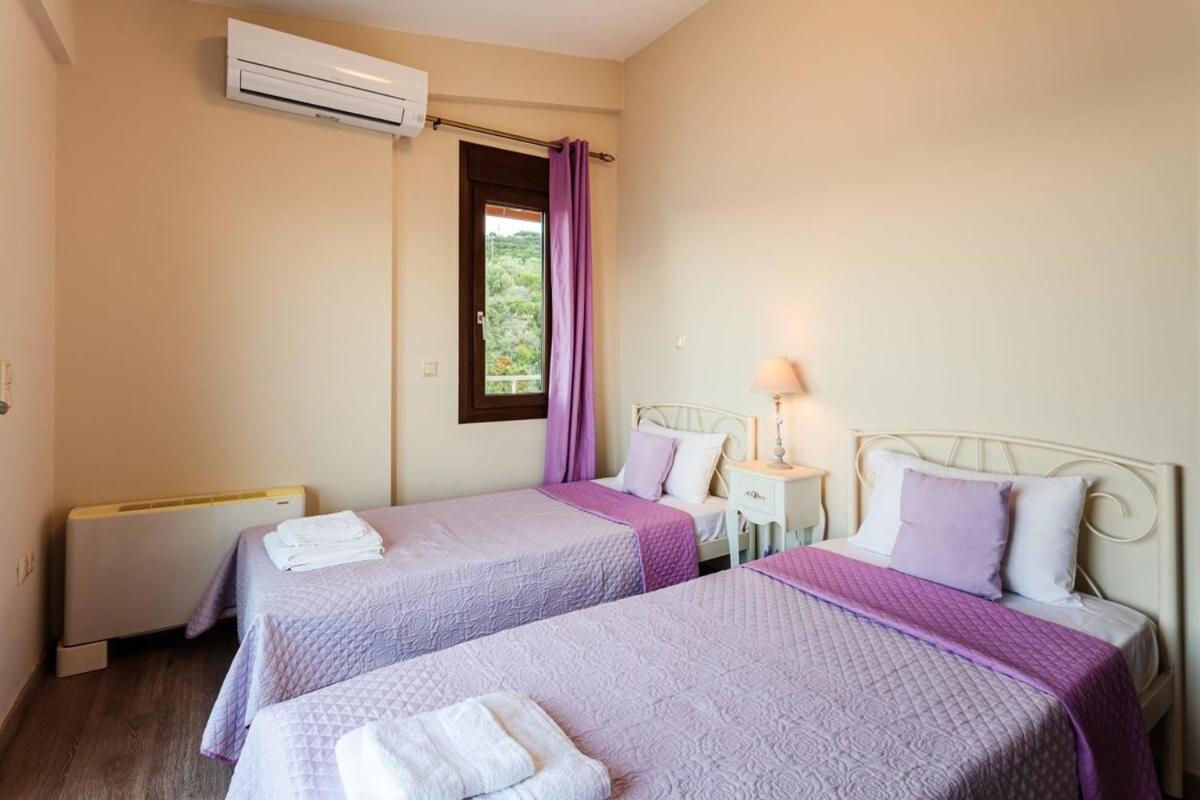 Villa Armonia - Beachfront Majestic Retreat Petalídhion 外观 照片