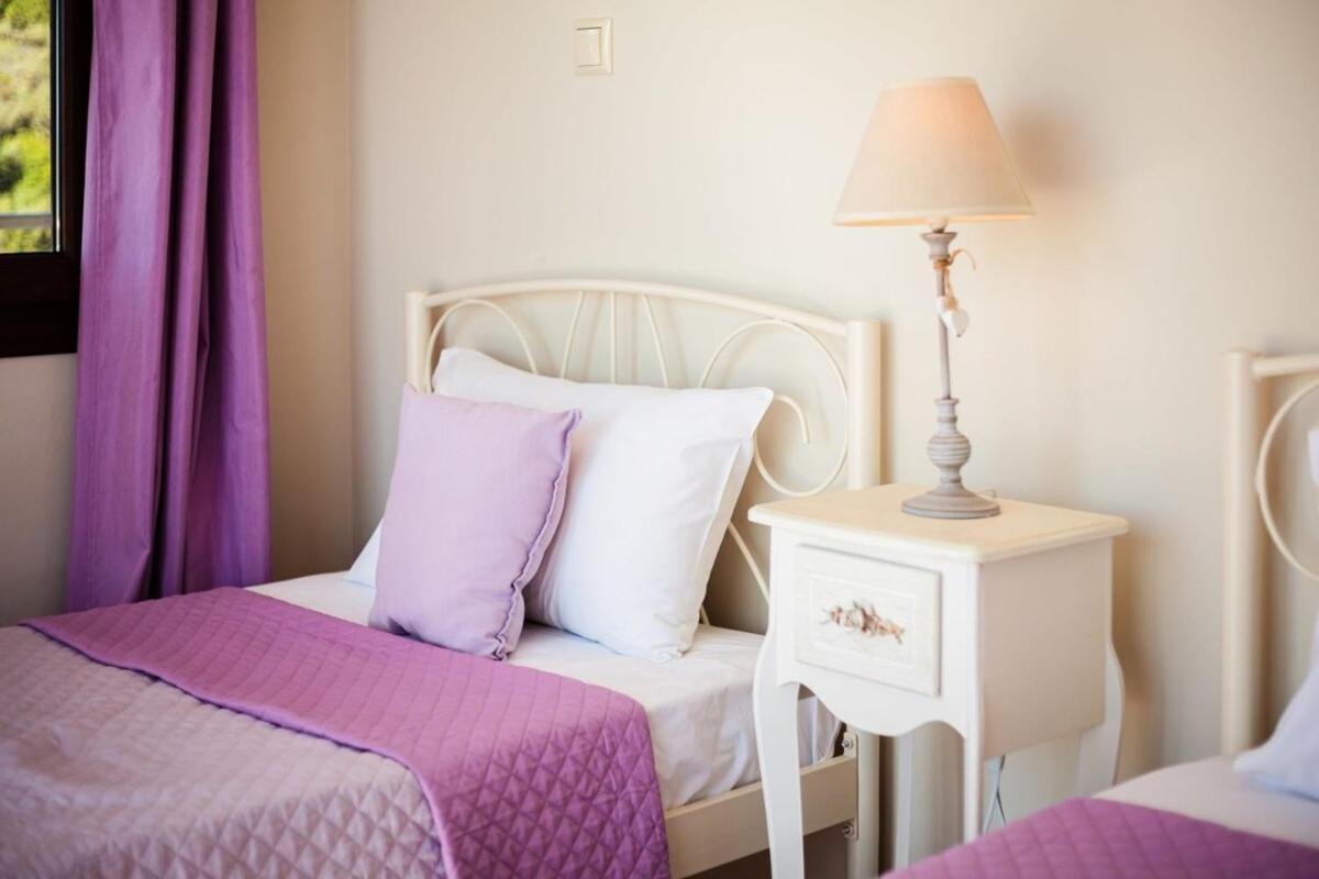 Villa Armonia - Beachfront Majestic Retreat Petalídhion 外观 照片