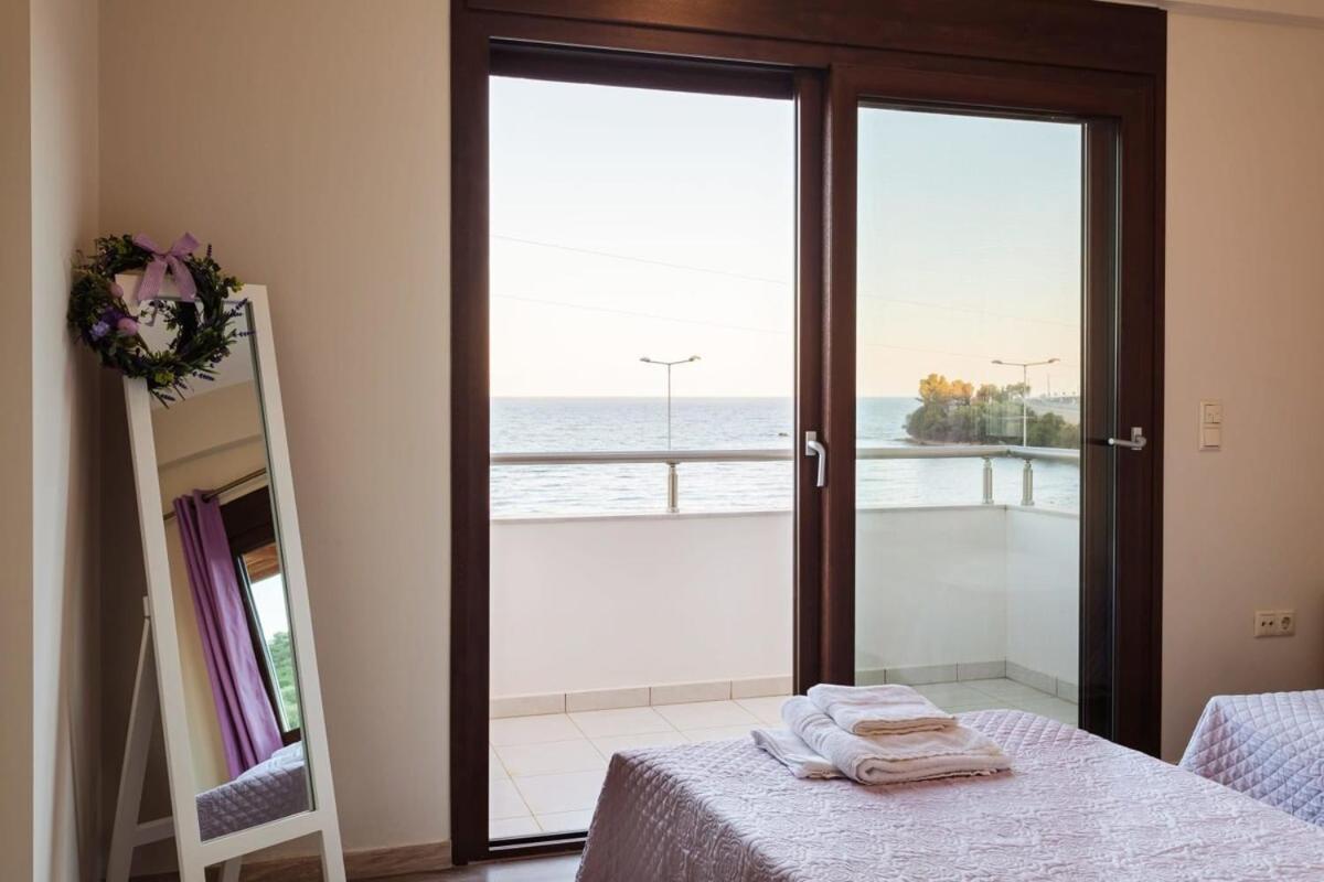 Villa Armonia - Beachfront Majestic Retreat Petalídhion 外观 照片