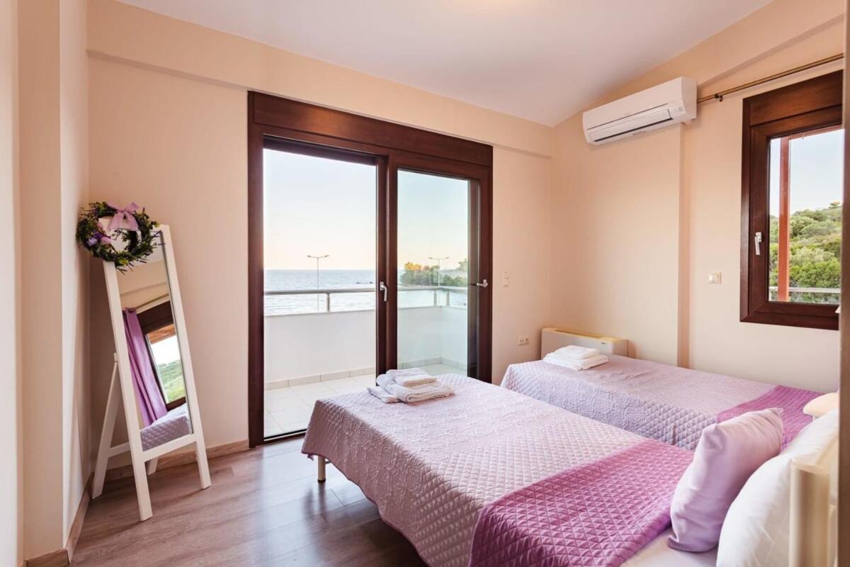 Villa Armonia - Beachfront Majestic Retreat Petalídhion 外观 照片