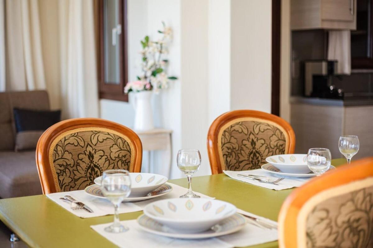 Villa Armonia - Beachfront Majestic Retreat Petalídhion 外观 照片