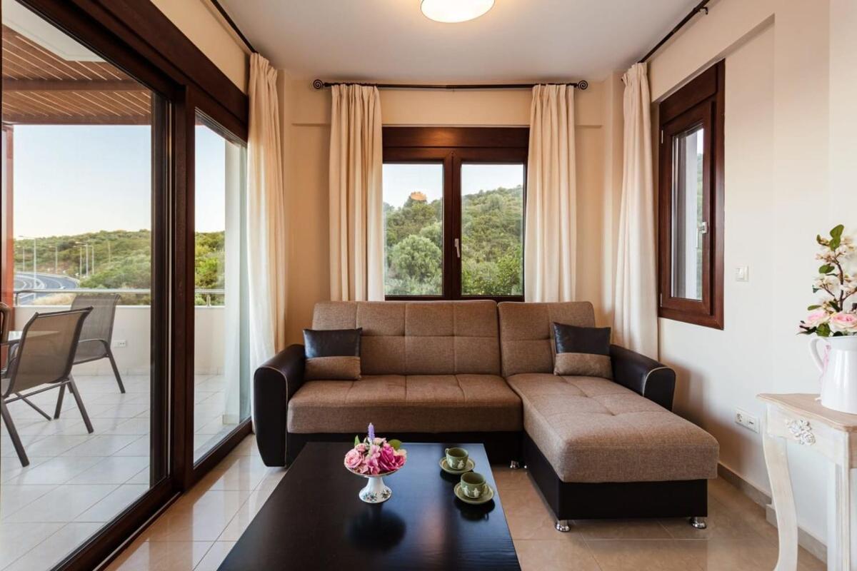 Villa Armonia - Beachfront Majestic Retreat Petalídhion 外观 照片