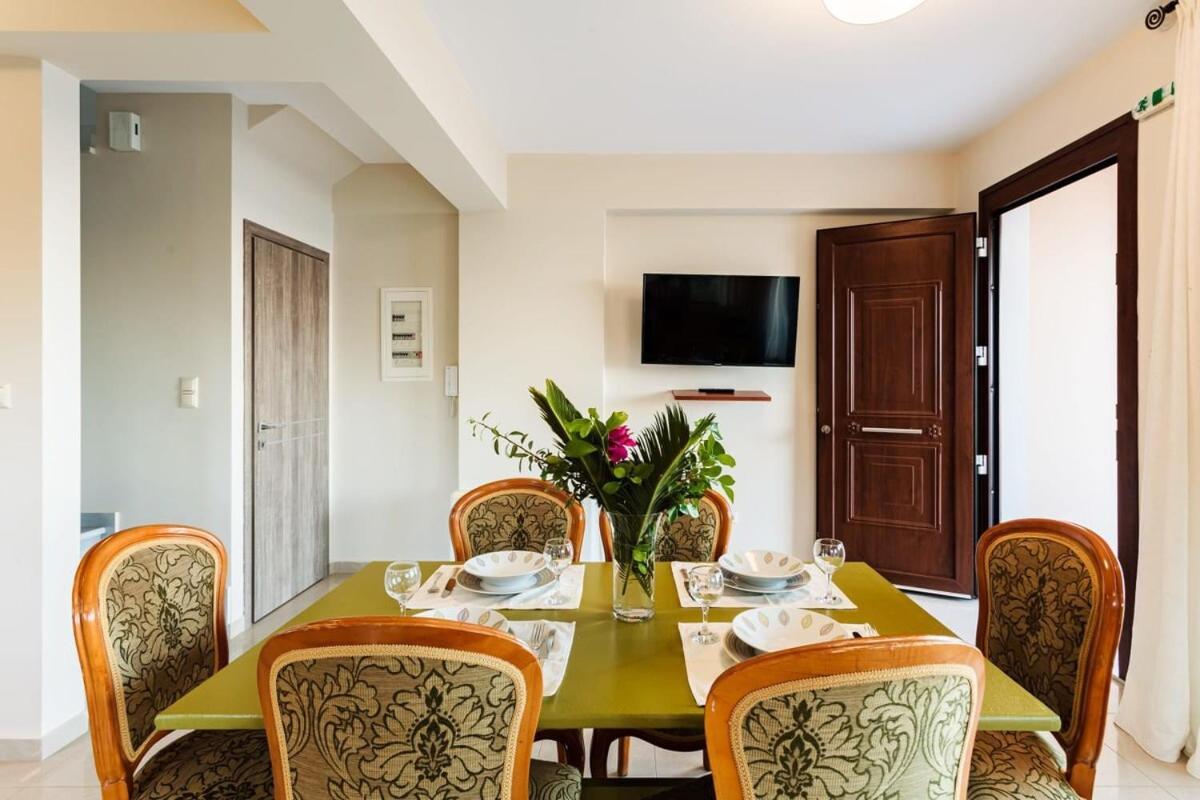 Villa Armonia - Beachfront Majestic Retreat Petalídhion 外观 照片