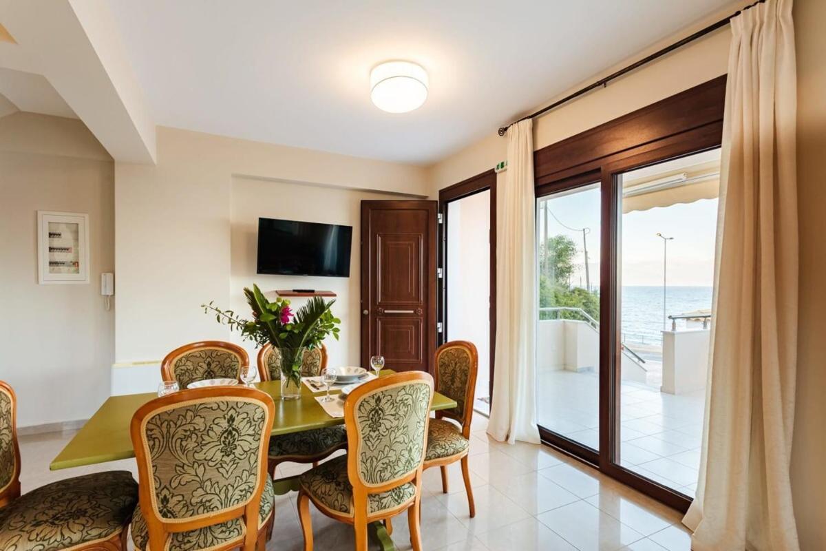 Villa Armonia - Beachfront Majestic Retreat Petalídhion 外观 照片